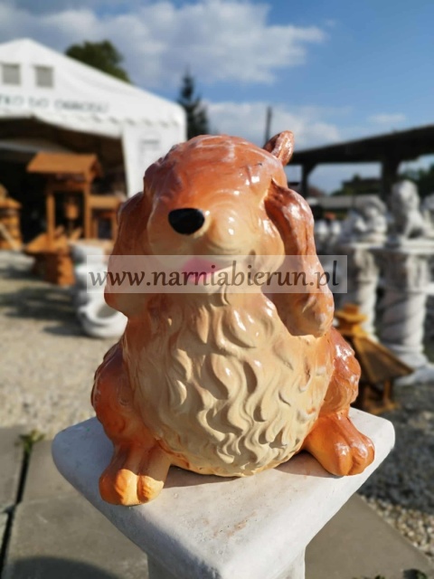 Figurka z ceramiki Wiewiórka wiewióreczka z zasłoniętymi oczami 24 cm Figurka z ceramiki Wiewiórka wiewióreczka z zasłoniętymi oczami 24 cm