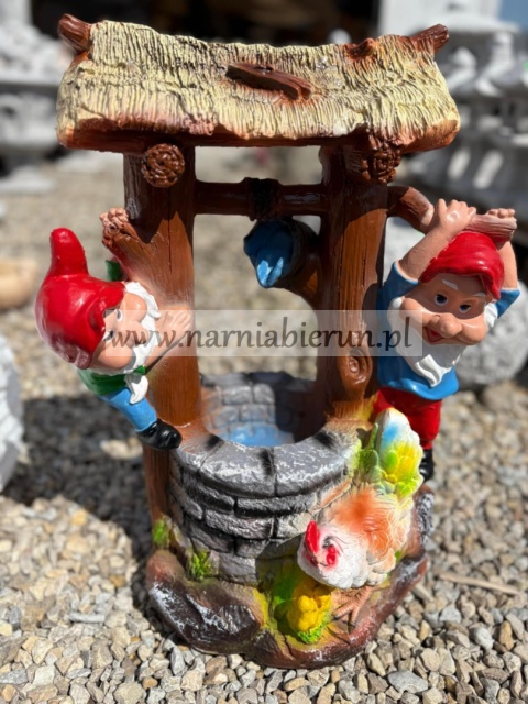 Figurka z żywicy Studnia z krasnalami 54 cm Figurka z żywicy Studnia z krasnalami 54 cm