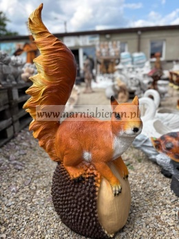 Figurka z żywicy Wiewiórka Wiewiór z kasztanem 97 cm