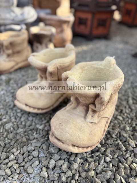 Figurka betonowa donica doniczka BUT BUCIK TRZEWIK 22 cm.