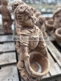 Figurka betonowa CHŁOPAK JÓZIU Z KOSZEM 45 cm.