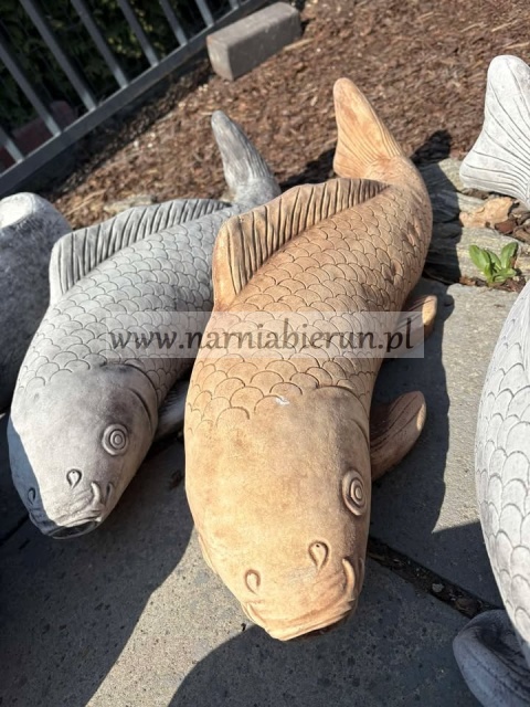 Figurka betonowa FONTANNA RYBA 66 cm.