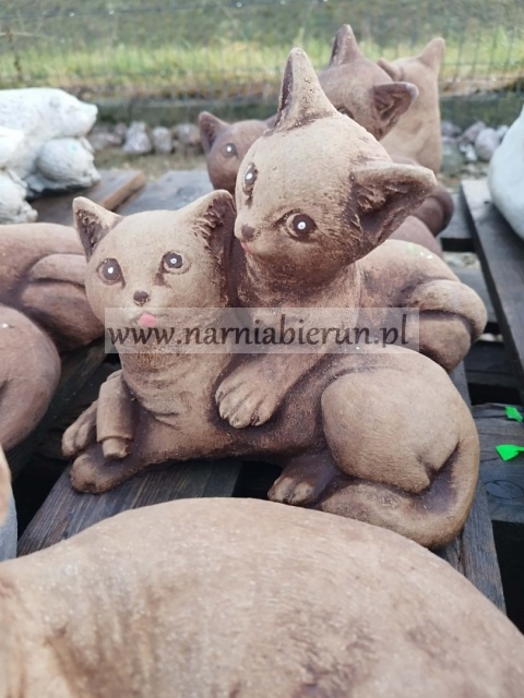 Figurka betonowa KOT PARAKA KOTKÓW KOTY 20 cm.