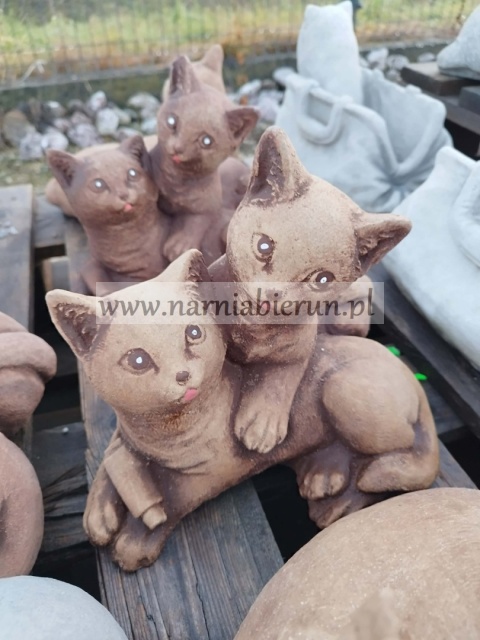 Figurka betonowa KOT PARAKA KOTKÓW KOTY 20 cm.