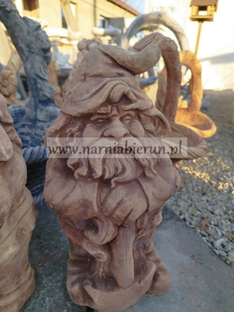 Figurka betonowa KRASNOLUDEK SKRZAT TROLL KRASNAL Z MŁOTEM H40