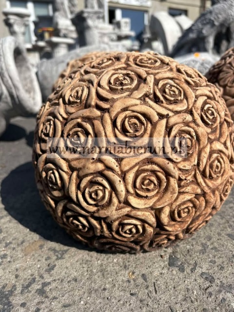 Figurka betonowa KULA róże 21 cm.