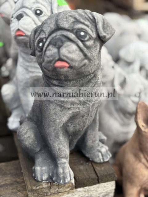 Figurka betonowa PIES PIESEK MOPS 24 cm.