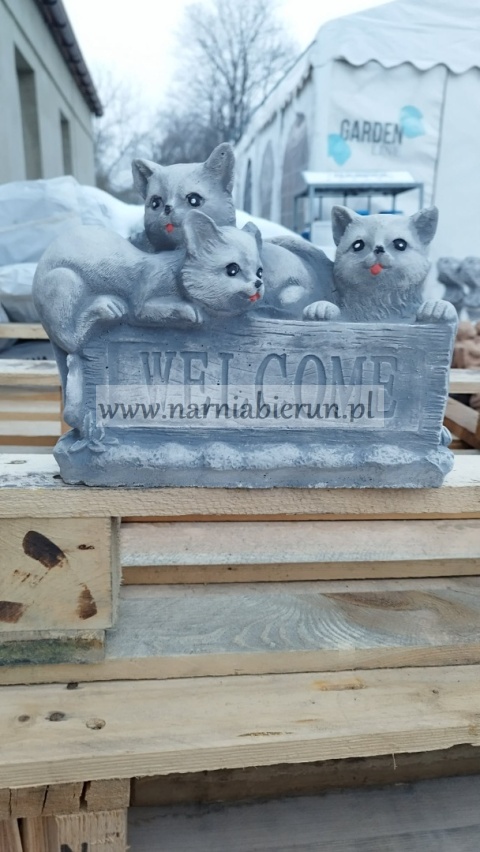 Figurka betonowa KOT KOTKI WITAMY WELCOME 25 cm.