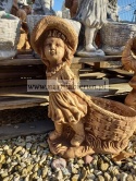 Figurka betonowa donica DZIEWCZYNA Z KOSZEM 40 cm