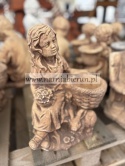 Figurka betonowa donica DZIEWCZYNKA Z KOSZEM 34 cm.