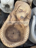 Figurka betonowa donica PIES LABRADOR Z KOSZEM 23 cm.