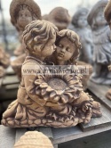 Figurka ogrodowa betonowa DZIECI Z SŁONECZNIKIEM 30 cm.