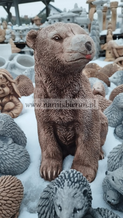 Figurka ogrodowa betonowa NIEDŹWIEDŹ siedzący MIŚ 40 cm.
