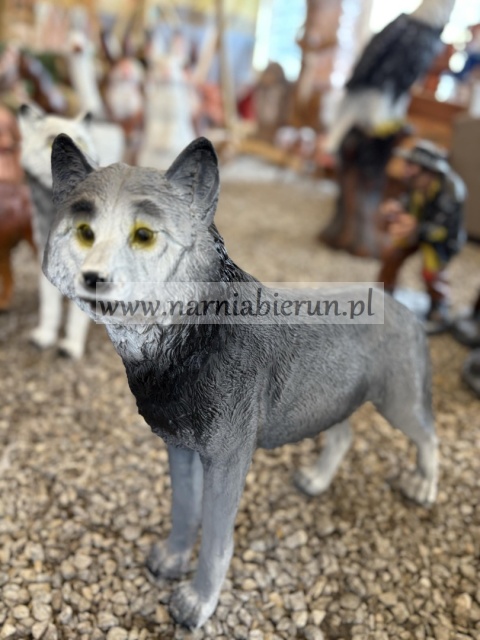 Figurka ogrodowa z żywicy WILK stojący 50 cm.
