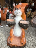 Figurka z żywicy Wiewiórka Wiewiór z orzechami 80 cm.