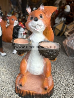 Figurka z żywicy Wiewiórka Wiewiór z orzechami 80 cm.