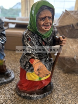 Figurka z żywicy Żebraczka Babcia Stara Baba 85 cm