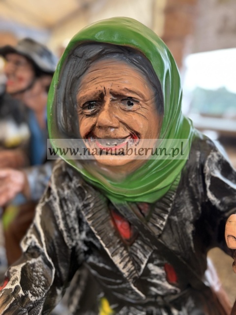 Figurka z żywicy Żebraczka Babcia Stara Baba 85 cm.