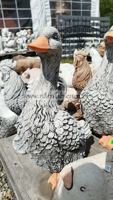 Figurka betonowa GĘŚ GĄSKA BALBINKA 45 cm.