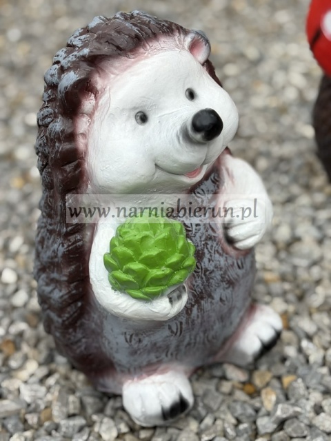 Figurka z żywicy Jeż Jeżyk z szyszką 32 cm.
