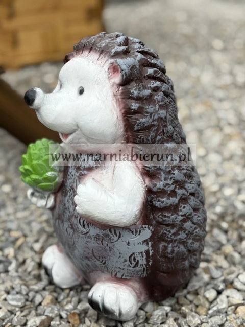 Figurka z żywicy Jeż Jeżyk z szyszką 32 cm.