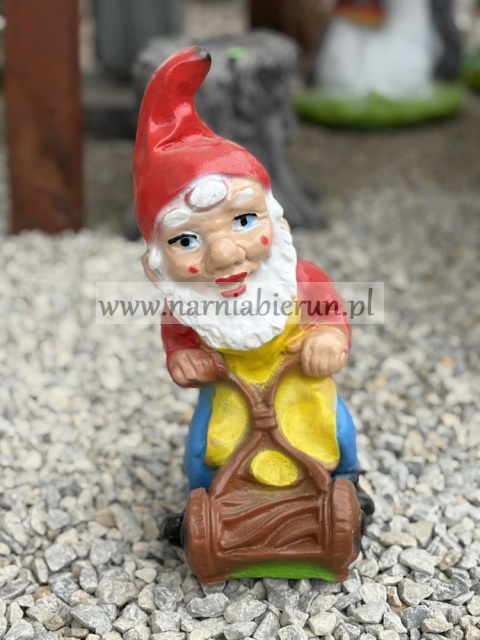 Figurka z żywicy Krasnal krasnoludek ogrodnik z kosiarką 33 cm.