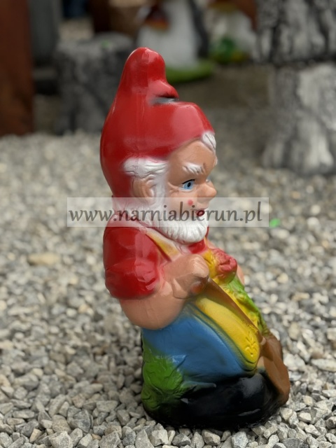 Figurka z żywicy Krasnal krasnoludek ogrodnik z łoptą i różą 37 cm.