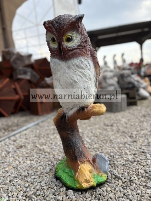 Figurka z żywicy Sowa puchacz siedząca na pniu 70 cm.