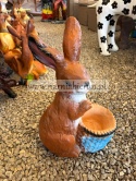 Figurka z żywicy Zajączek zając z doniczką 47 cm