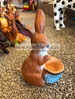 Figurka z żywicy Zajączek zając z doniczką 47 cm