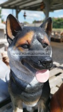 Figurka z żywicy pies hachi akita 57 cm biały brązowy rudy czarny szary