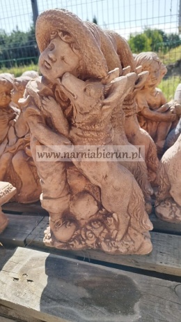 Figurka betonowa CHŁOPAK Z PSEM 45 cm.