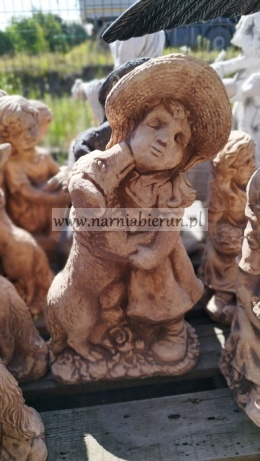 Figurka betonowa DZIEWCZYNA Z PSEM 47 cm.