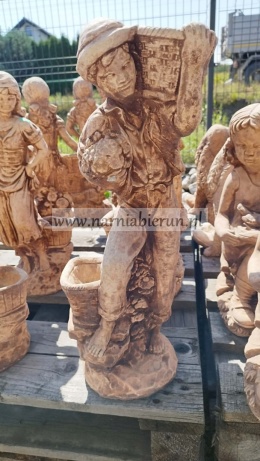 Figurka ogrodowa betonowa OGRODNIK 50 cm.