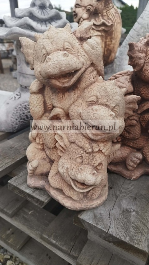 Figurka ogrodowa betonowa SMOCZA RODZINA SMOK 28 cm.