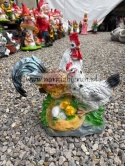 Figurka ogrodowa z żywicy Rodzinka kur KURA I KOGUT Z KURCZAKAMI 40 cm.