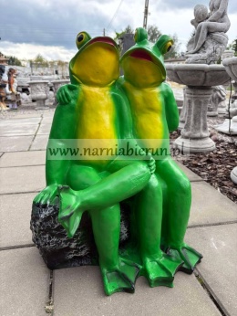 Figurka ogrodowa z żywicy ŻABA ŻABY NA ŁAWCE duże 62 cm.