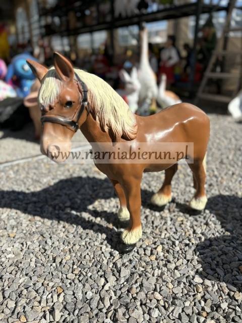 Figurka ogrodowa z żywicy koń 53 cm