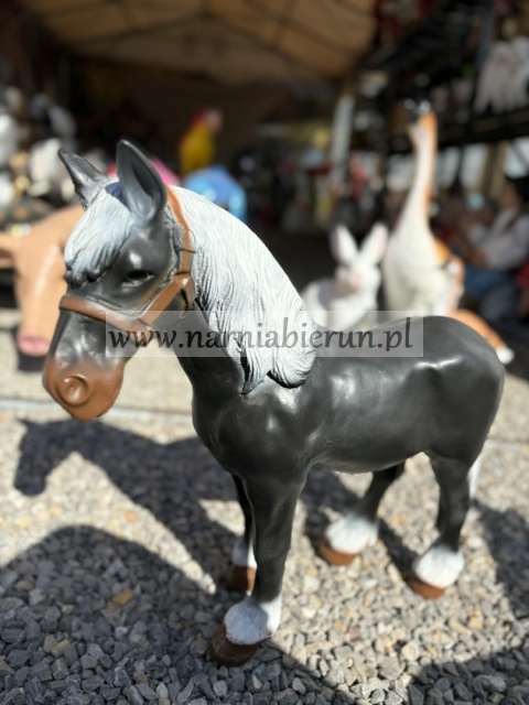 Figurka ogrodowa z żywicy koń 53 cm
