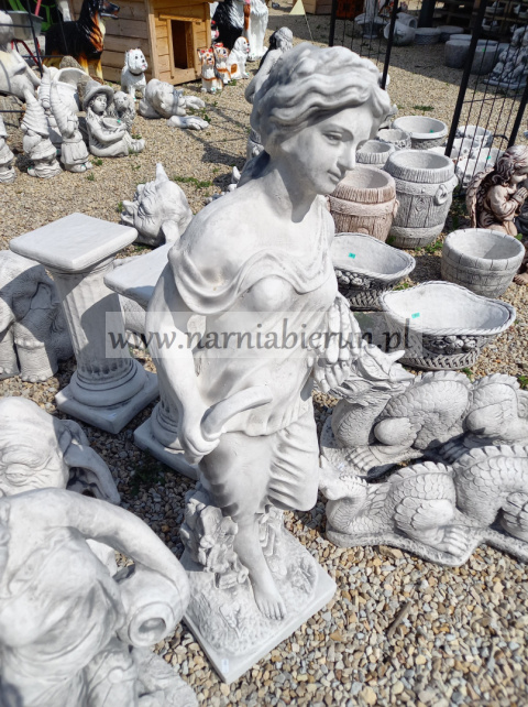 Figurka betonowa KOBIETA ŻNIWIARKA 105 cm Figurka betonowa KOBIETA ŻNIWIARKA 105 cm