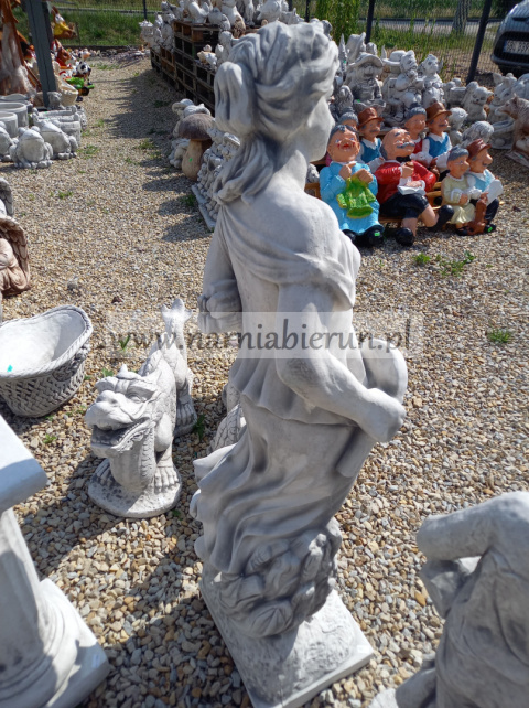 Figurka betonowa KOBIETA ŻNIWIARKA 105 cm Figurka betonowa KOBIETA ŻNIWIARKA 105 cm