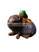 Figurka ogrodowa Jeżyk z kasztanami 22cm