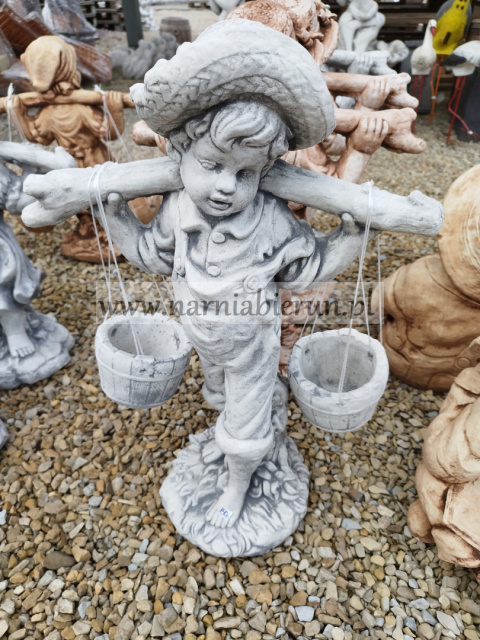 Figurka betonowa donica CHŁOPAK Z WIADERKAMI 58 cm Figurka betonowa donica CHŁOPAK Z WIADERKAMI 58 cm