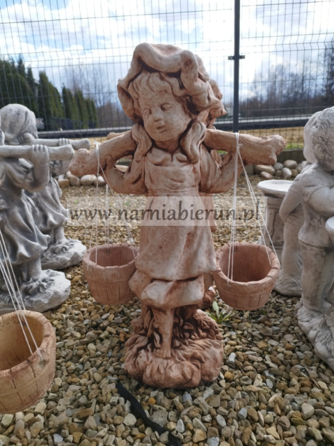 Figurka betonowa DZIEWCZYNKA Z WIADERKAMI 58 cm Figurka betonowa DZIEWCZYNKA Z WIADERKAMI 58 cm