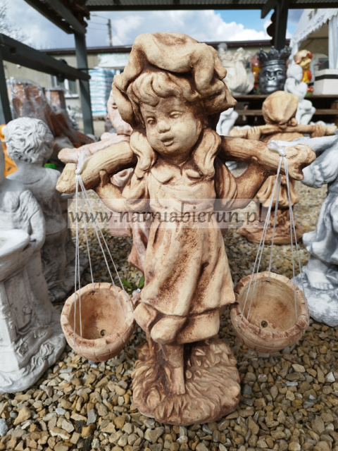 Figurka betonowa DZIEWCZYNKA Z WIADERKAMI 58 cm Figurka betonowa DZIEWCZYNKA Z WIADERKAMI 58 cm