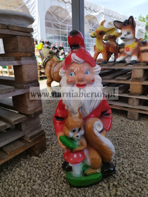 Figurka z żywicy KRASNAL z wiewiórką Figurka z żywicy KRASNAL z wiewiórką