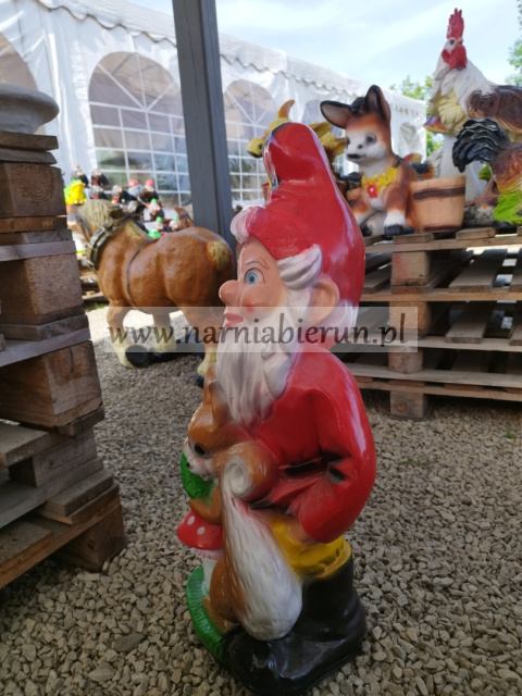 Figurka z żywicy KRASNAL z wiewiórką Figurka z żywicy KRASNAL z wiewiórką