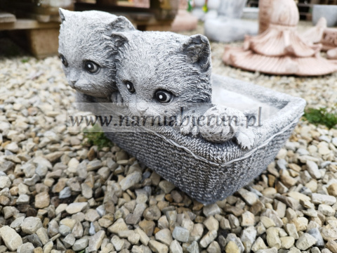Figurka betonowa donica KOT koty w koszyku 18 cm Figurka betonowa donica KOT koty w koszyku 18 cm