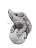 Figurka betonowa JEŻ JEŻYK Z JABŁKIEM 15 cm