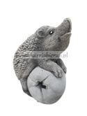 Figurka betonowa JEŻ JEŻYK Z JABŁKIEM 15 cm